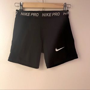 Black Nike Pro Womens Medium Compression Tight 3"
Short Spanx